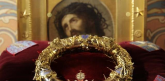 Entre las reliquias de la catedral de Notre Dame, la corona de espinas de Cristo