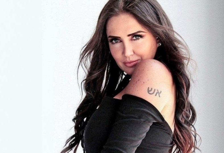 Lo Que Nadie Sabe De La Mujer De Los Tatuajes En Hebreo Celia Lora