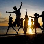 México sale del top 10 de los países más felices.