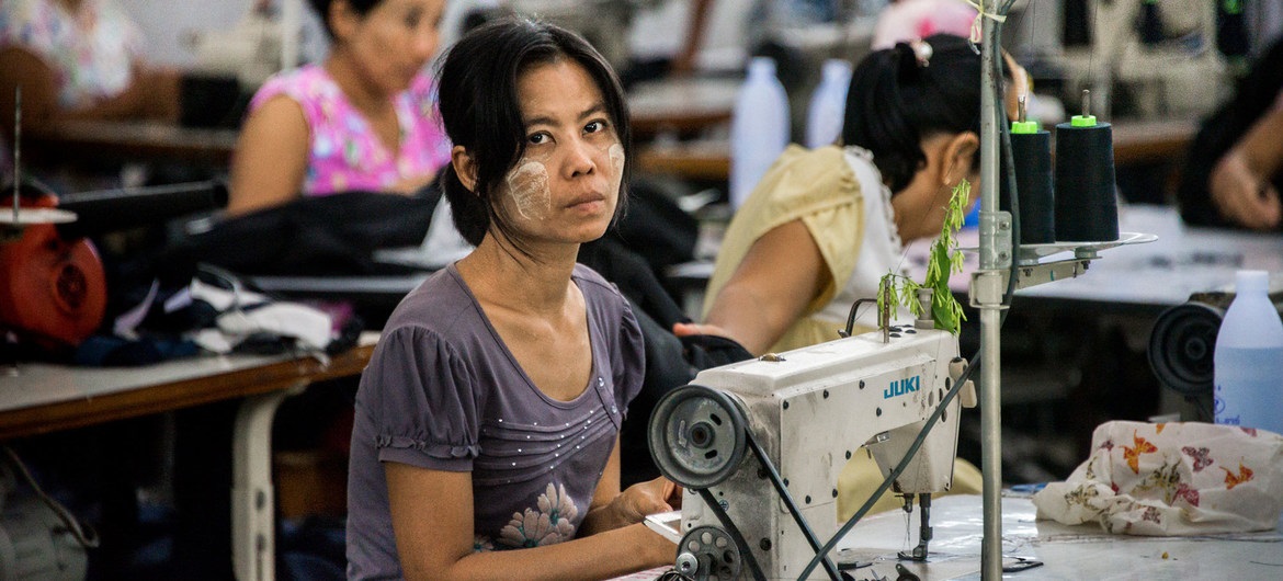 Mujeres trabajadoras, en sectores de menor productividad e ingresos.