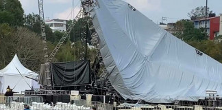 Pese a desplome de escenario Gloria Trevi se presentó en Xalapa