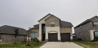 AMLO defiende a hija de su secretario, empleada de Pemex, por compra casa millonaria en Texas