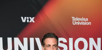 Carlos Ponce se une como presentador del reality “Enamorándonos, La Isla”