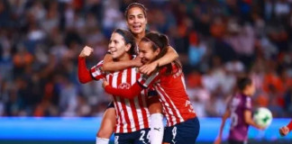 Carolina Jaramillo anotó el gol olímpico con el que Chivas supera a las Tuzas