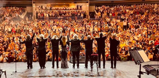 Serrat remite a la nostalgia en su primer concierto de despedida en México.