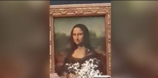 Un hombre disfrazado de adulta mayor lanzó un pastel a la Monalisa