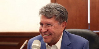 Su inclusión en la pasarela de Morena, acepta Monreal, no lo sacó del congelador de AMLO