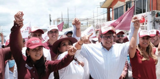 Otra vez reciben a Monreal con gritos de ¡Presidente! ¡Presidente!