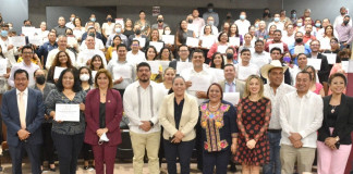 Docentes veracruzanos, ejemplo de vocación y entrega: diputada Lourdes Juárez