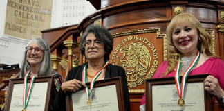 El Congreso de CDMX entrega medallas de mérito a dos mujeres científicas .