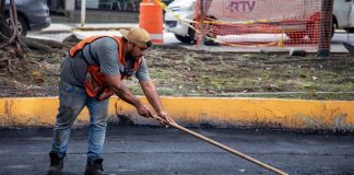 Continúa Ayuntamiento con trabajos de bacheo nocturno en avenidas. #Xalapa