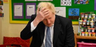 Boris Johnson la salva por poco de ser destituido.