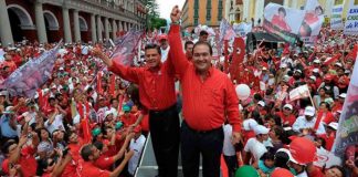 ¿Pégame, pero no me dejes?