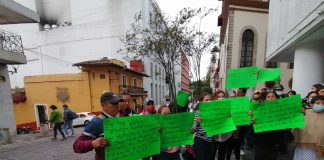 Trabajadores de la intermunicipal de Poza Rica hacen plantón en torre de SSP