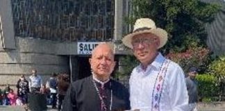 Ken Salazar fue a la Basílica a pedirle a la Patrona por la Cumbre de las Américas