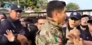 Cortan cartucho marinos contra policías municipales que protestaban en Tuxpan