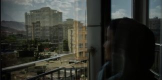 Detenciones, desaparición forzada, tortura y matrimonios, talibán destruye vidas de mujeres y niñas.