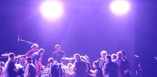 Alertan que Carlos Santana colapsó en un escenario donde se presentaba #Video