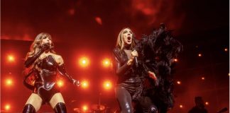 Gloria Trevi y la española Mónica Naranjo hacen historia en la Arena de México .