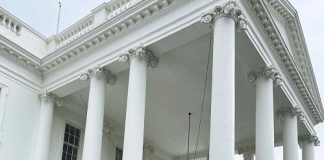 Grupo Firme visitó La Casa Blanca invitado por el gobierno de EUA