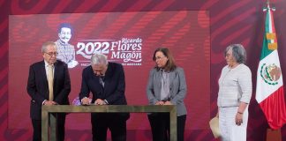 Recomienda Secretario de Salud regresar al horario de Dios y AMLO envía iniciativa.