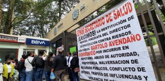 Toman SESVER para exigir destitución de Bartolo Avendaño, director de protección contra riesgos sanitarios.