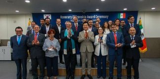 Marcelo Ebrard ya es coreano