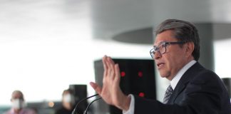 Ricardo Monreal destaca que los programas sociales ya no son suficientes .