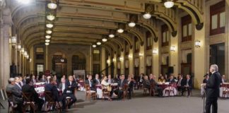 Dijo que no pasó la charola a empresarios de Sinaloa, pero…