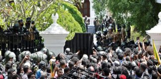 AVALANCHA DE REVUELTAS, PROTESTAS Y RENUNCIAS RECORREN EL MUNDO