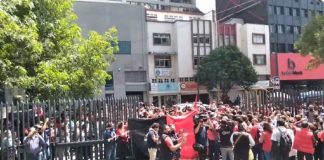 Sindicato de Telefonistas en TELMEX estallan huelga en México.