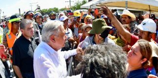 Familiares de mineros reclaman a AMLO falta de resultados y de justicia .