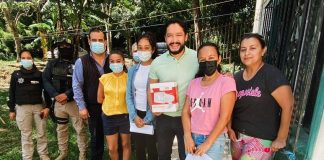 Entrega Ayuntamiento la primera de 500 alarmas vecinales .