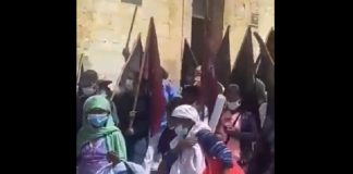 Acusan artesanas de Oaxaca a Ivette Murat de despojo y robo de sus diseños .