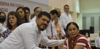 Zenyazen presente en la entrega de reconocimientos a la práctica educativa .
