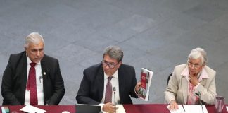 Senadores de Morena se comprometen a seguir en unidad; reconocen trabajo de Monreal.