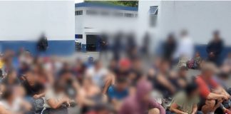 Rescatan en Puebla a 116 migrantes hacinadas en un camión.