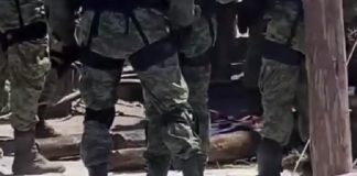 Dron submarino ingresa a pozo de carbón bajo el agua y sacan pilotes de madera #Video