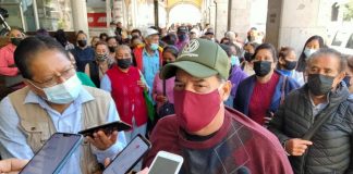 Piden al alcalde láminas y despensas la organización “Pueblos unidos”.