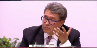 ”Yo no me arrodillo…”: Ricardo Monreal al responder a quienes intentan boicotear plenaria de Morena.