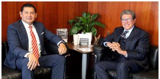 Ricardo Monreal se reúne con aspirantes a dirigir la mesa directiva del Senado.