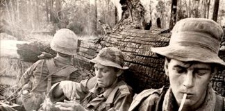 Fallece el famoso fotógrafo Tim Page.