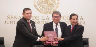 Reciben en Senado el paquete económico 2023 .