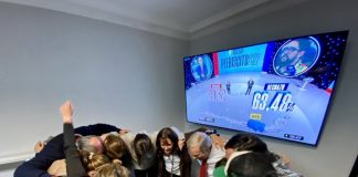 Chile rechazó por mayoría la nueva constitución que proyecta el grupo en el poder .