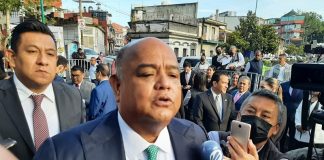 Eric Cisneros advierte que Renato Alarcón será denunciado penalmente.