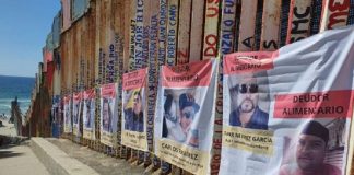 Tapizan muro fronterizo México-EEUU con denuncias de deudores alimentarios .