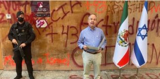 Embajada de Israel en México responde a vandalización de normalistas de Ayotzinapa .
