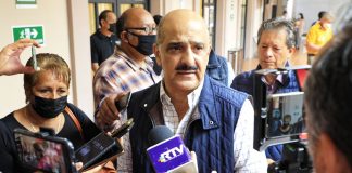 Ricardo Ahued se compromete a resolver la inundación de “Los Arenales”.