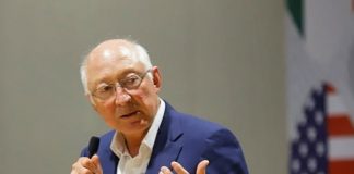 Ken Salazar niega que cables que denuncian vínculos de Morena con cartel sean de EUA