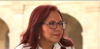 Se acaban en redes a la secretaría de educación por no saber.